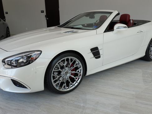 Used 2018 Mercedes-Benz SL 550 image 3