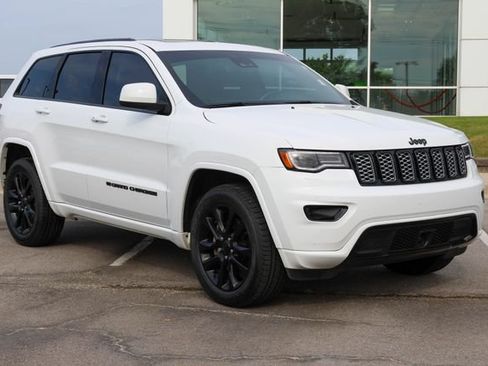 Used 2022 Jeep Grand Cherokee Laredo X AWD/4WD image 1
