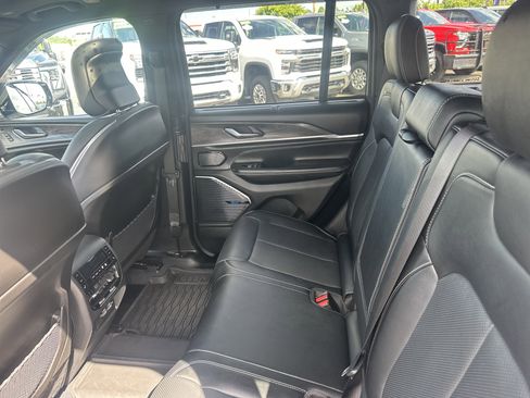 Used 2023 Jeep Grand Cherokee Overland w/ Adv Protech Group III AWD/4WD image 15