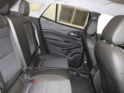 Used 2025 Chevrolet Trax LT image 27