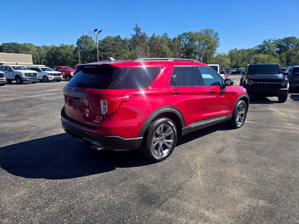 Certified 2024 Ford Explorer XLT w/ Equipment Group 202A AWD/4WD image 5