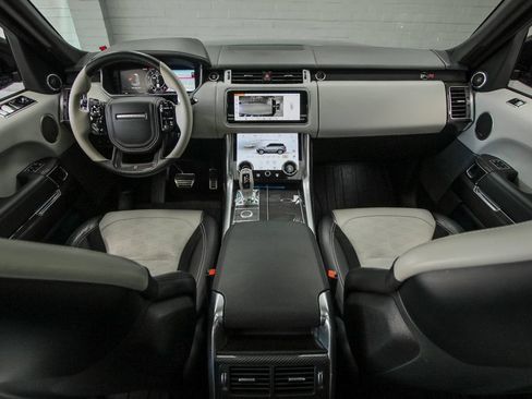 Used 2020 Land Rover Range Rover Sport SVR AWD/4WD image 18