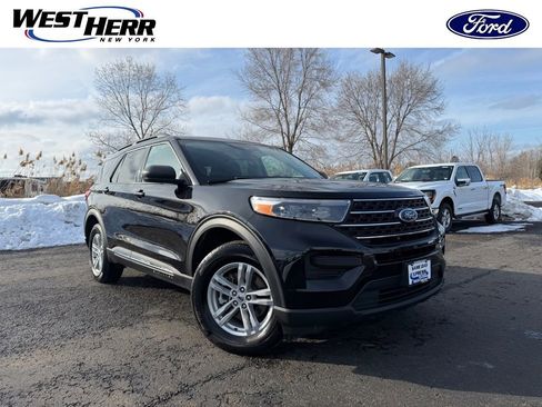Used 2024 Ford Explorer XLT image 1
