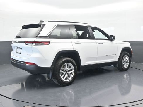 Used 2025 Jeep Grand Cherokee Laredo X RWD image 6