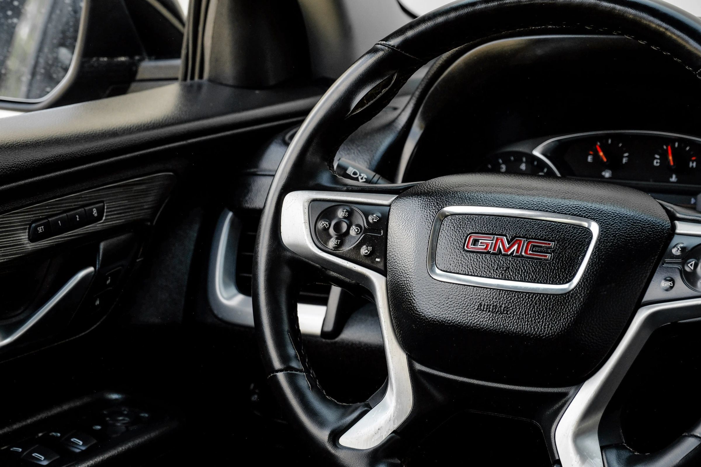Used 2023 GMC Terrain SLT AWD/4WD image 24