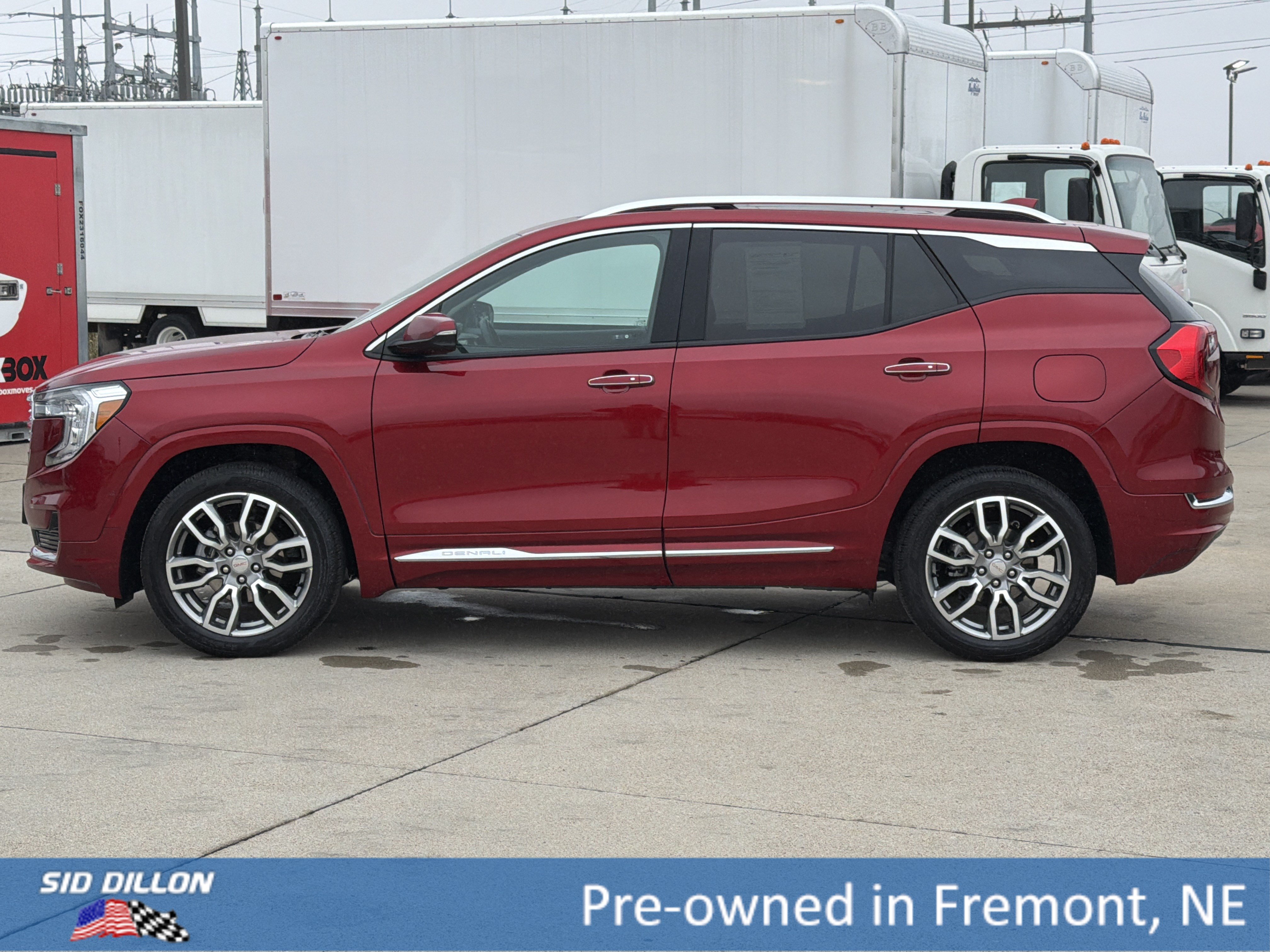 Used 2024 GMC Terrain Denali w/ Denali Premium Package AWD/4WD image 2