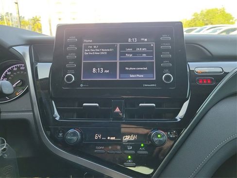 Used 2023 Toyota Camry SE image 19