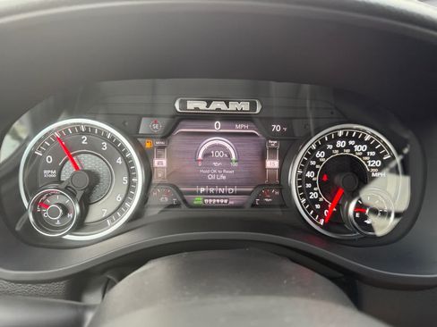 Used 2024 RAM 1500 Laramie AWD/4WD image 14