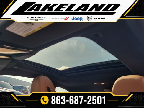 Used 2023 BMW 230i Coupe w/ Convenience Package RWD image 17