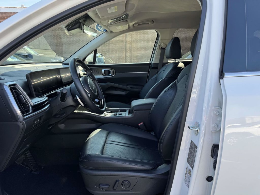 Used 2025 Kia Sorento EX AWD/4WD image 16