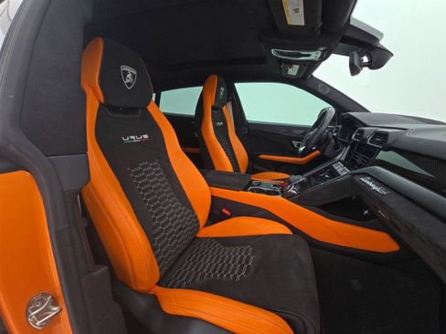 Used 2022 Lamborghini Urus image 19