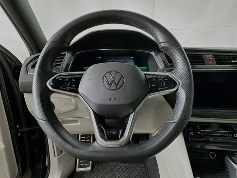 Used 2022 Volkswagen Tiguan SE R-Line FWD image 16