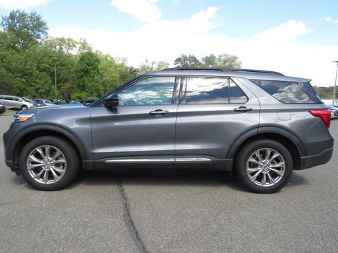 Used 2024 Ford Explorer XLT w/ Equipment Group 202A AWD/4WD image 8