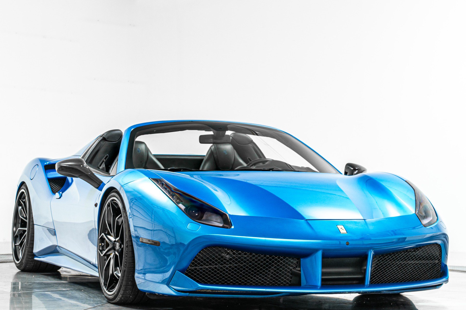Used 2017 Ferrari 488 Spider RWD image 3