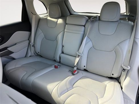 Used 2019 Jeep Cherokee Limited w/ Technology Group image 13