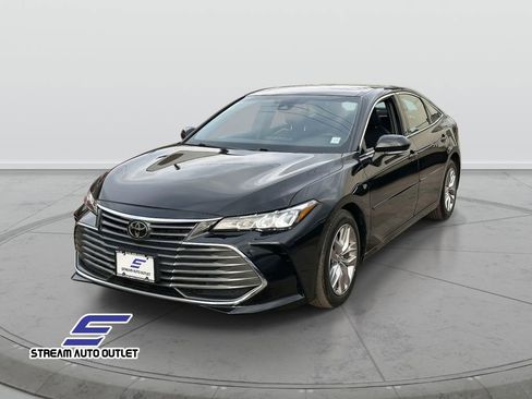 Used 2021 Toyota Avalon XLE image 3