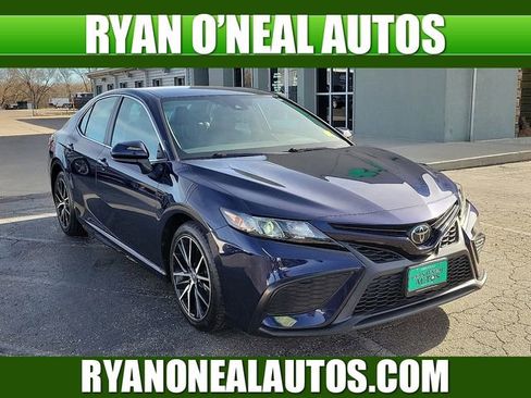 Used 2021 Toyota Camry SE w/ Carpet Mat Package (TMS) image 1