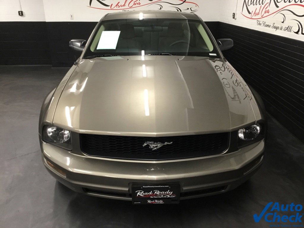 Used 2005 Ford Mustang Premium RWD image 4