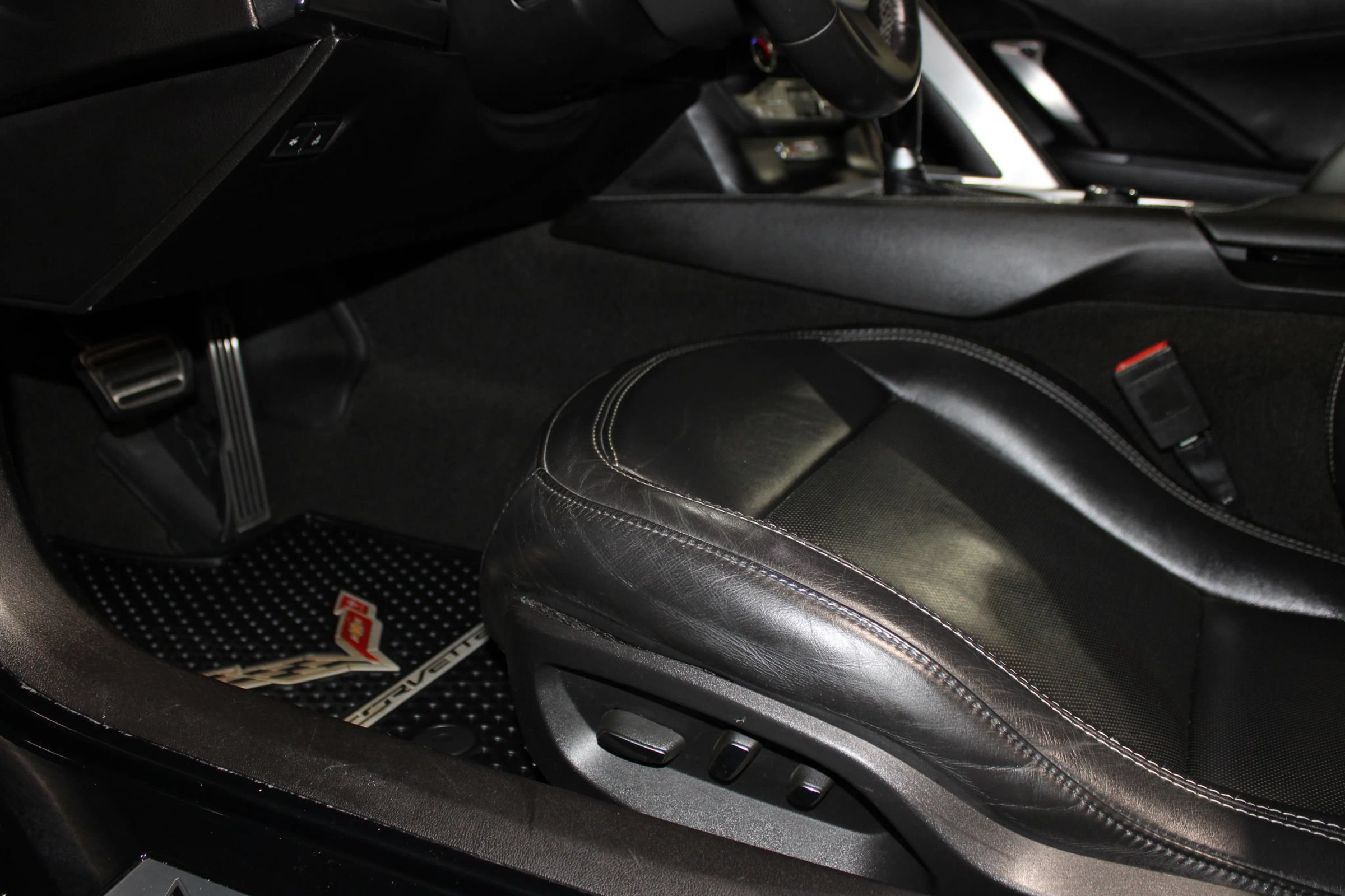 Used 2014 Chevrolet Corvette Stingray Coupe w/ 2LT Preferred Equipment Group RWD image 27