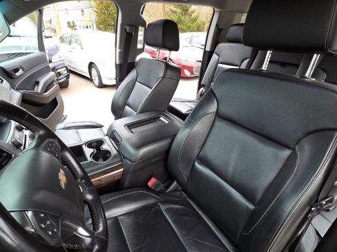Used 2019 Chevrolet Suburban LT image 29