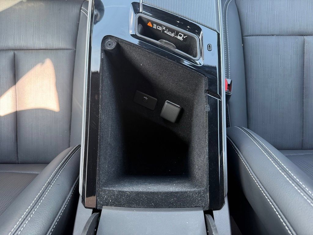 Certified 2024 Cadillac Lyriq Luxury AWD/4WD image 27