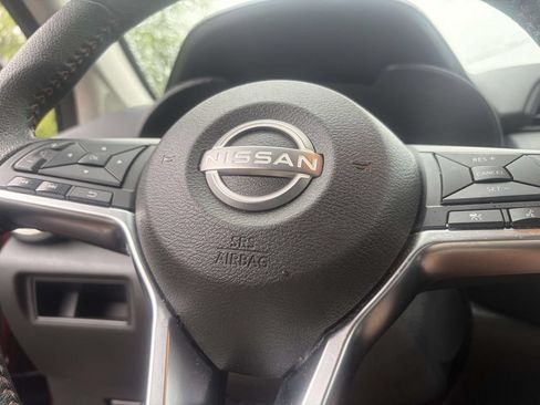 Used 2024 Nissan Versa SR FWD image 28