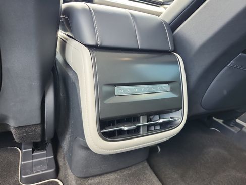 Used 2024 Lincoln Nautilus Premier AWD/4WD image 18