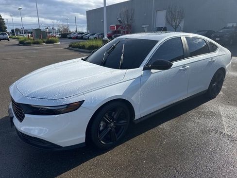 Used 2023 Honda Accord Sport image 2