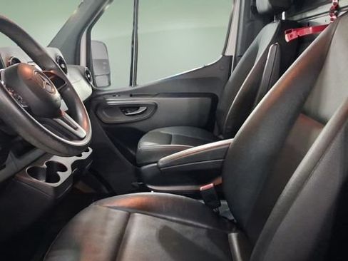 Used 2024 Mercedes-Benz Sprinter 2500 image 32