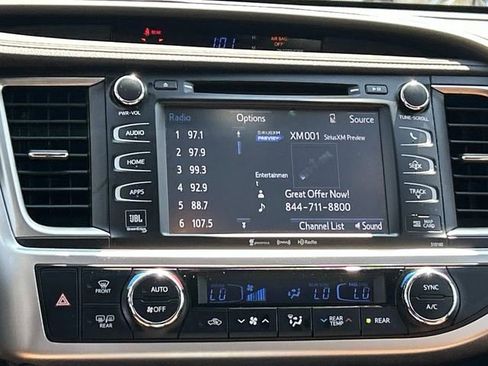 Used 2017 Toyota Highlander Limited image 26