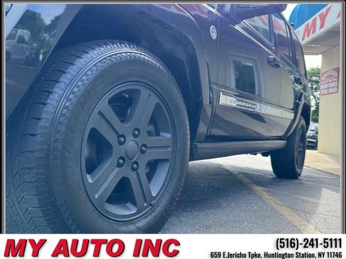 Used 2009 Jeep Commander Limited image 10