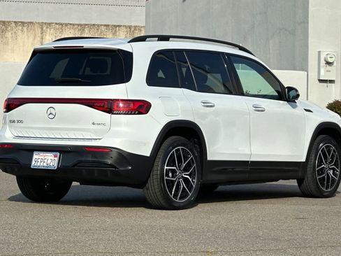 Used 2023 Mercedes-Benz EQB 300 4MATIC image 2