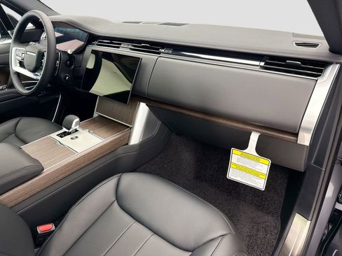 New 2026 Land Rover Range Rover SE image 16