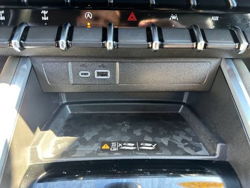 Used 2025 Chevrolet Colorado ZR2 w/ Technology Package AWD/4WD image 41