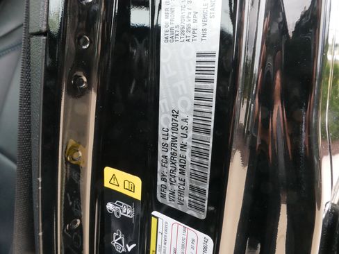 Used 2024 Jeep Wrangler Unlimited Rubicon 4xe image 34