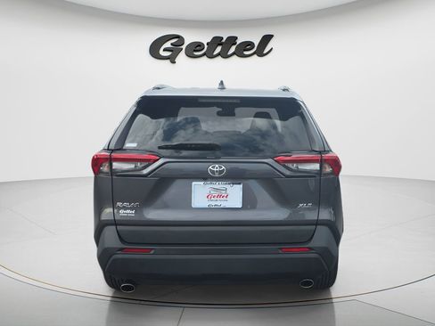Used 2022 Toyota RAV4 XLE w/ Convenience Package FWD image 6