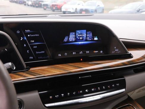 Used 2024 Cadillac Escalade Sport Platinum w/ LPO, ONYX Package image 19