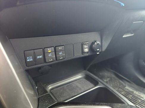 Used 2018 Toyota RAV4 Limited w/ All Weather Liner Package image 18