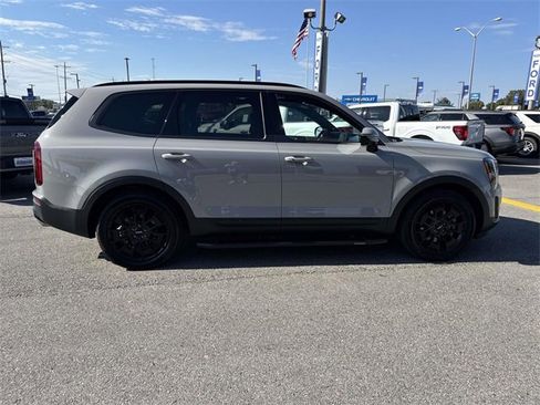Used 2022 Kia Telluride SX w/ SX Prestige Package image 4