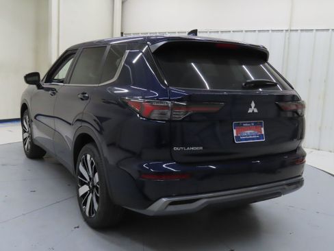 New 2025 Mitsubishi Outlander SE image 5