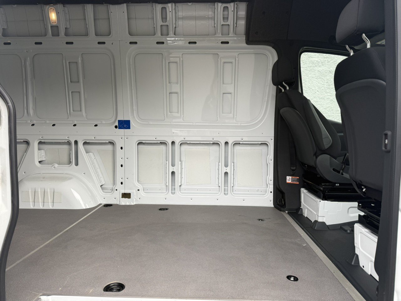 Used 2019 Mercedes-Benz Sprinter 2500 w/ Premium Plus Package image 10