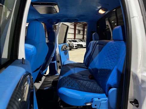 Used 2007 Ford F550 4x4 Crew Cab Super Duty image 30