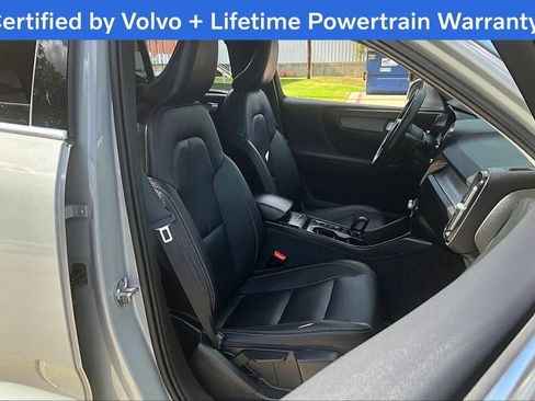 Certified 2025 Volvo XC40 B5 Core image 9