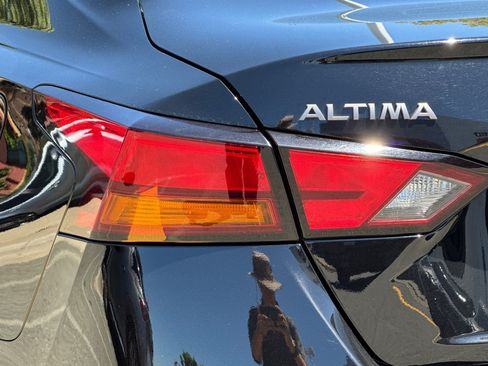 Used 2025 Nissan Altima 2.5 SV FWD image 28
