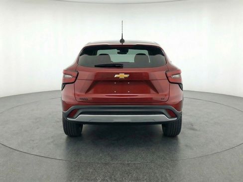Used 2025 Chevrolet Trax LT w/ LT Convenience Package image 7