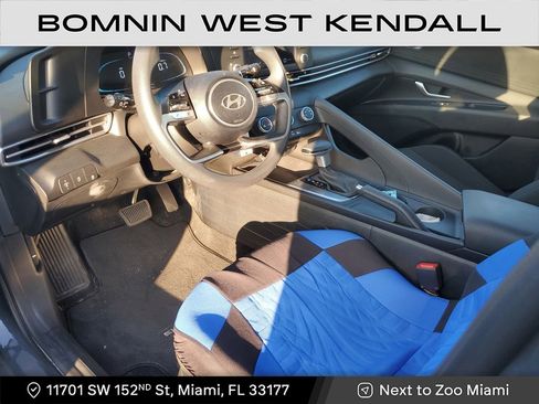 Used 2025 Hyundai Elantra SE image 17