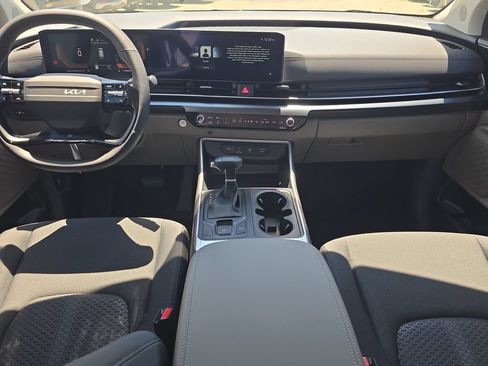 New 2027 Kia Carnival LX FWD image 12