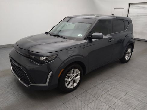 Used 2023 Kia Soul LX w/ LX Technology Package FWD image 2