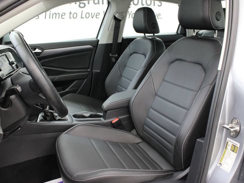 Used 2024 Volkswagen Jetta SE FWD image 15