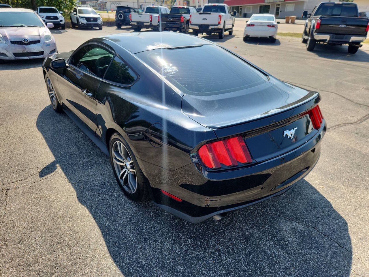 Used 2016 Ford Mustang Coupe RWD image 2